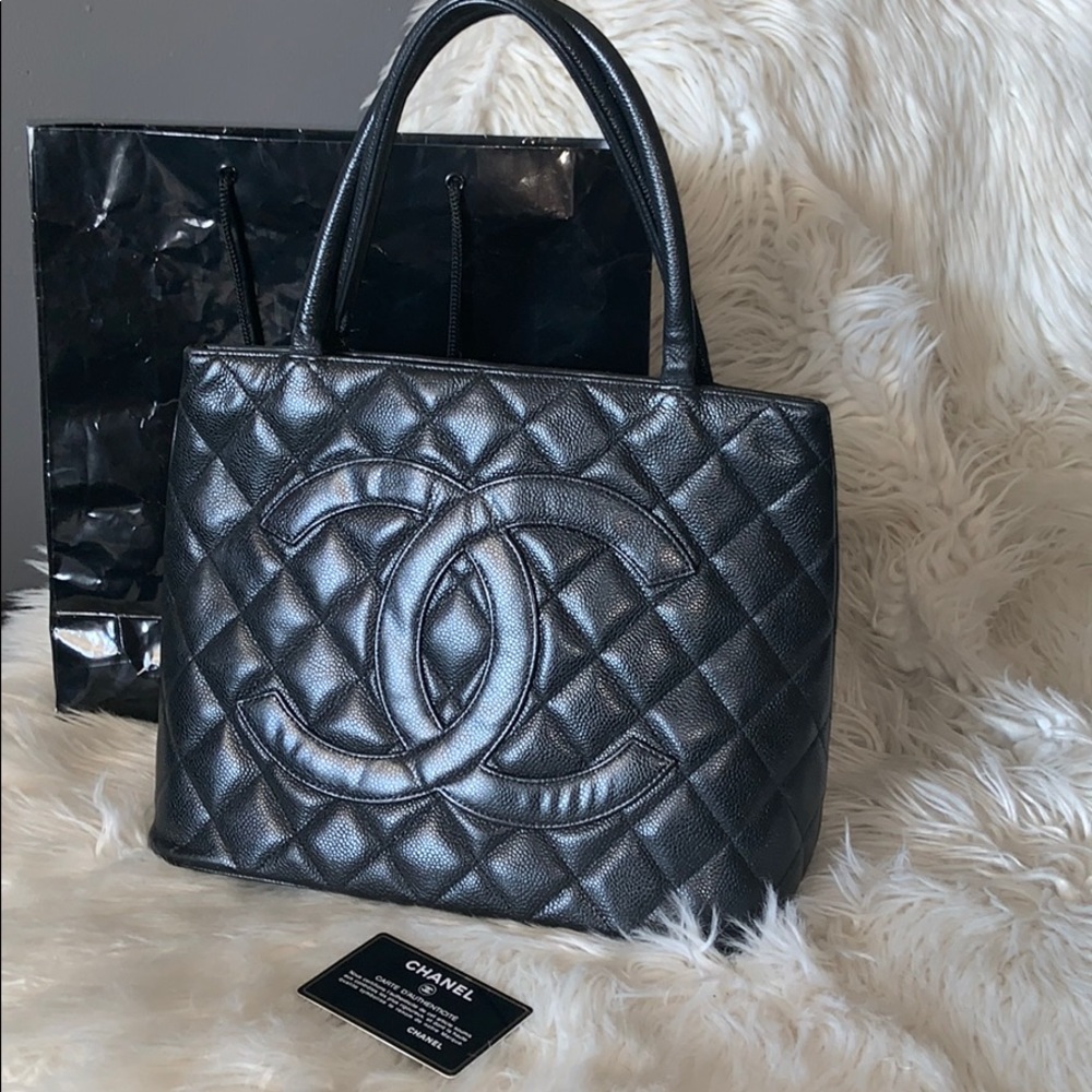 Auth Chanel caviar quilted  leather tote handbag